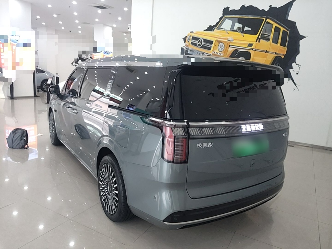 Zeekr 009 2024 7-Seater Aisle Version 108 kWh — снимка 4