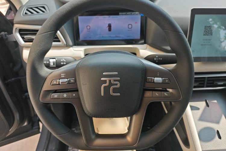 Used BYD Yuan UP 2025 Model 301KM Leading Version
