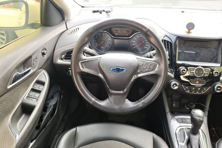 Used Chevrolet Cruze 2016 1.5L Automatic Luxury Edition Steering Wheel