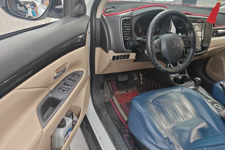 Used Mitsubishi Outlander 2016 2.4L 4x4 Elite Edition 5 Seats Driver Seat