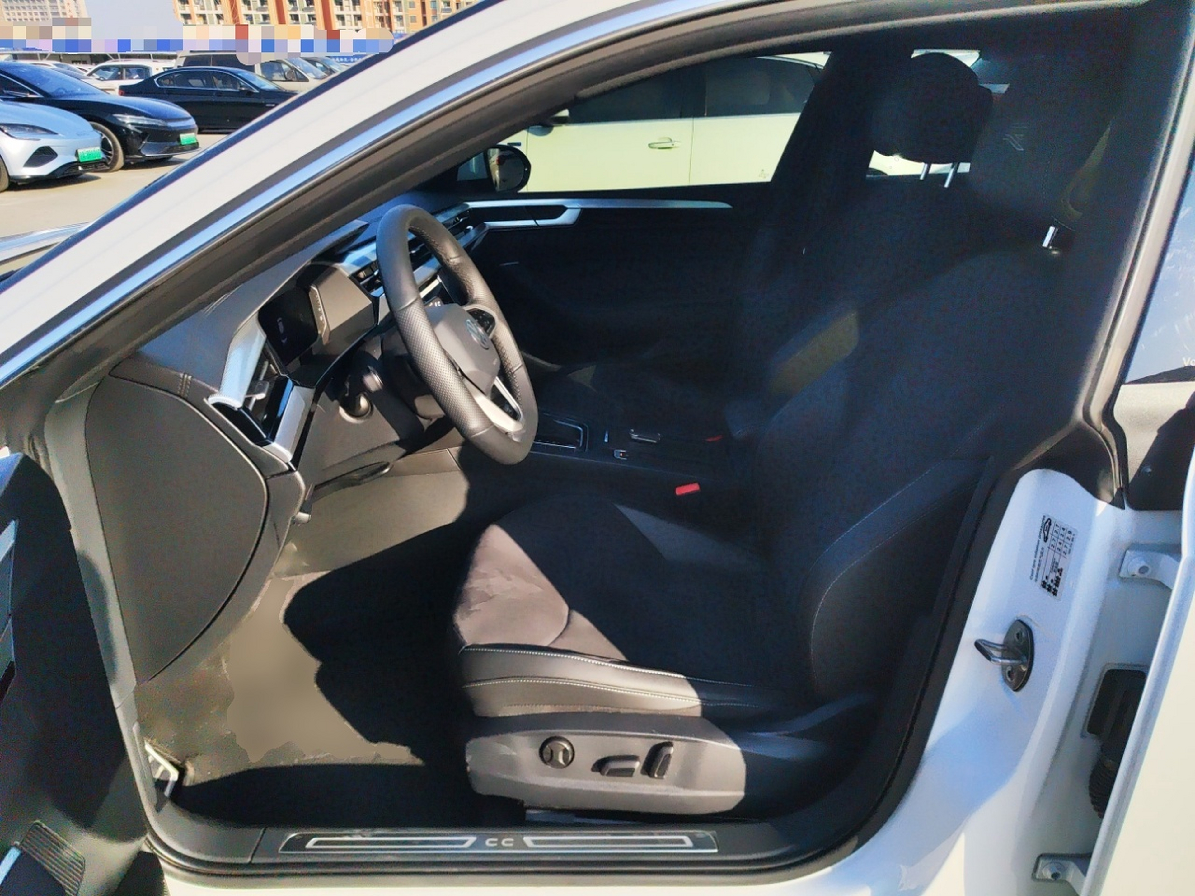 Переднее сиденье в автомобиле