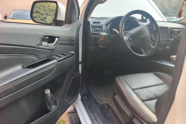 Used Isuzu mu-X 2022 2.0T Gasoline Automatic 4WD Jingyue Trim with 5 Seats