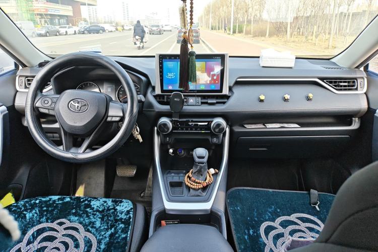 Used Toyota Wildlander 2022 2.0L CVT Two-Wheel Drive Leading Edition Center Console