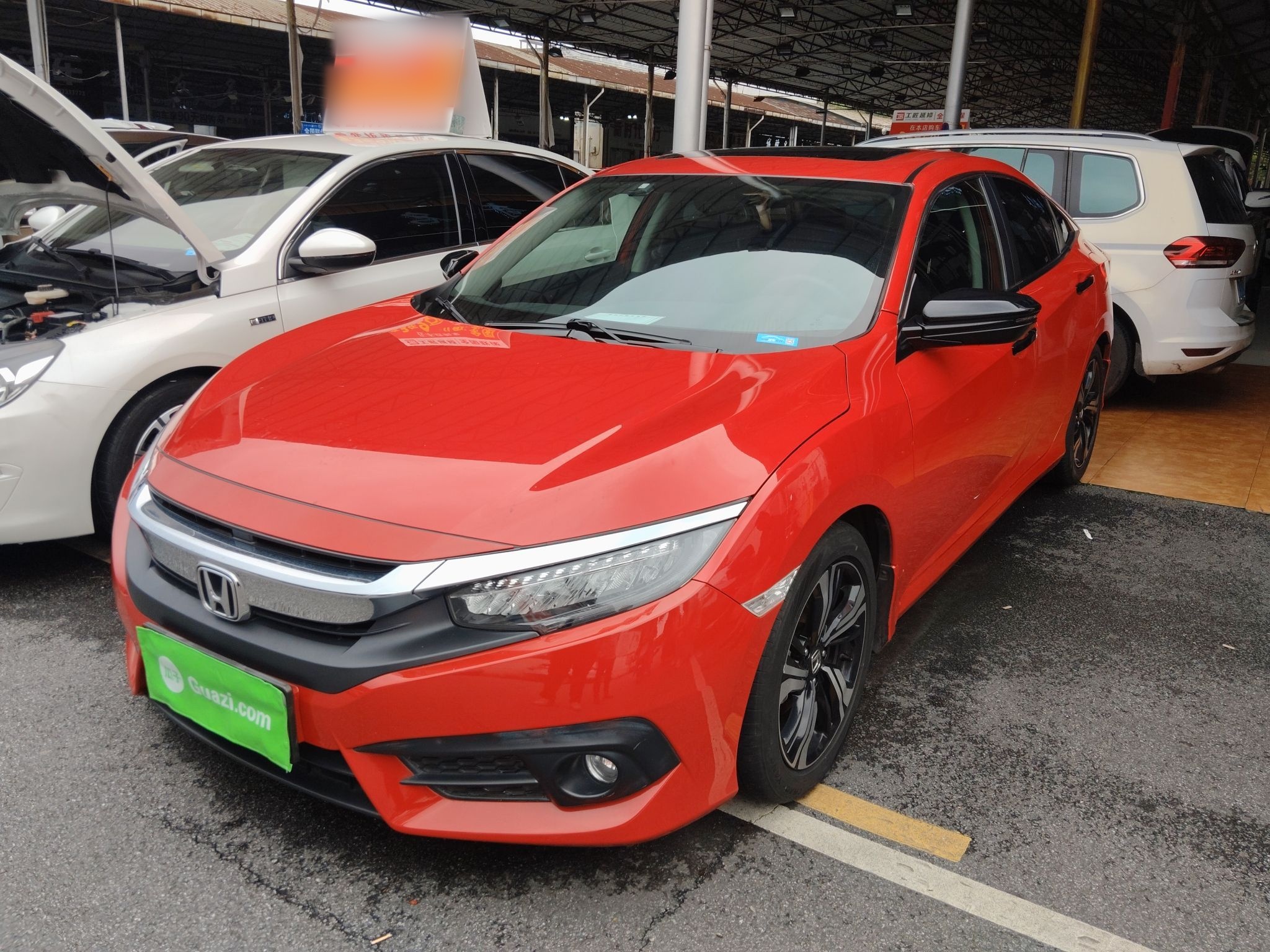 تحت مقدمة السيارة