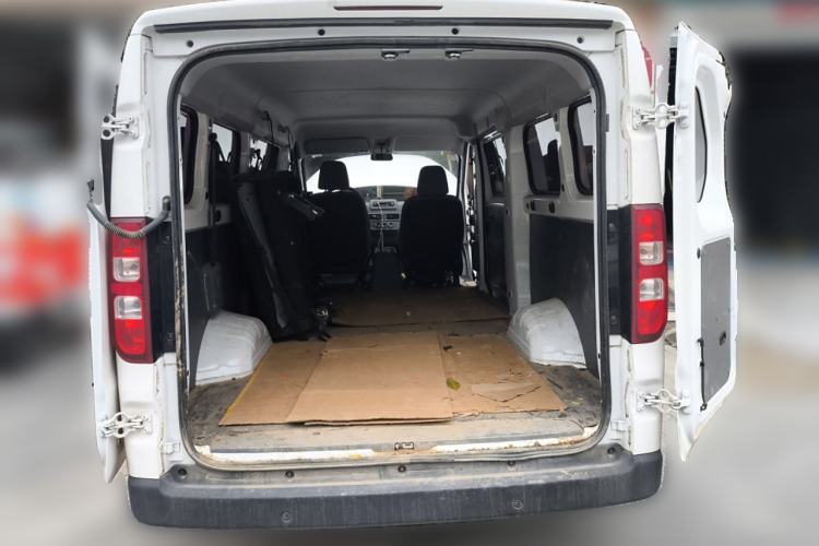 Used Wuling Yangguang 2024 300KM Comfort Version Passenger Van 75kW Trunk