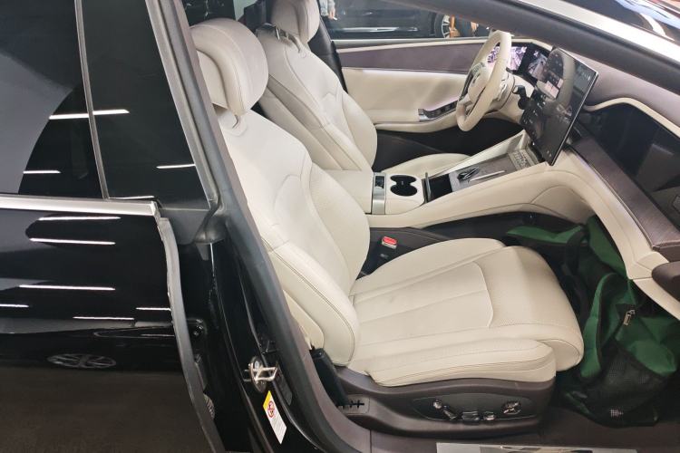 Used Denza Z9 2024 1100 km All-Wheel-Drive Ultra Version