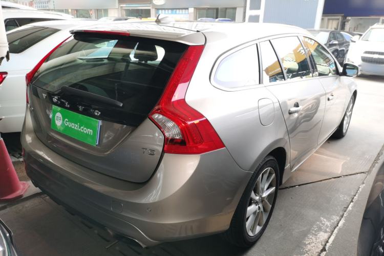 Used Volvo V60 2015 T5 Zhiyi Edition
