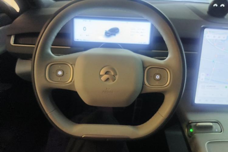 Used Nio ES8 2023 75 kWh Executive Edition Steering Wheel