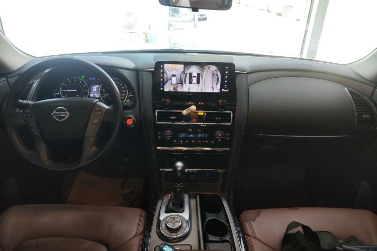 Used Nissan Patrol 2017 4.0L SE U.S.-Spec Version Center Console