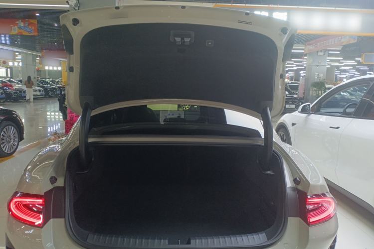 Used Xiaomi Auto SU7 2024 Four-Wheel Drive Ultra-Long Range Advanced Intelligent Driving Max Edition Trunk