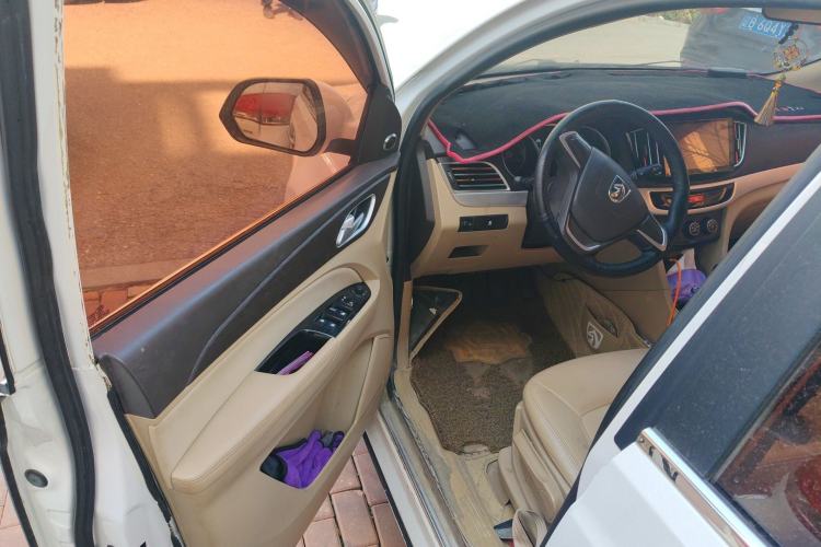 Used Baojun 730 2016 Revised Version 1.5L Manual Standard Model 5 Seats
