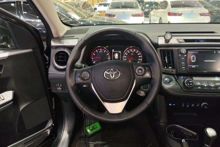 Used Toyota RAV4 2016 2.0L CVT Two-Wheel Drive Smart Edition China V Standard Steering Wheel