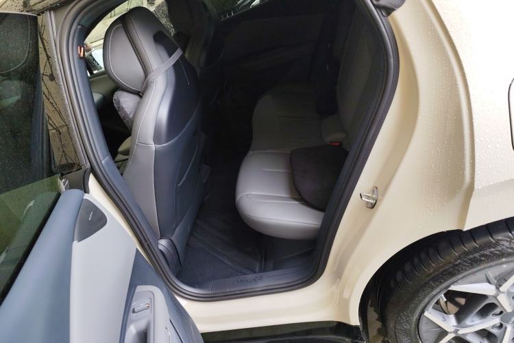 Used Lynk & Co Z20 2025 530 km Range Rear-Wheel Drive Pro Left Rear Seat