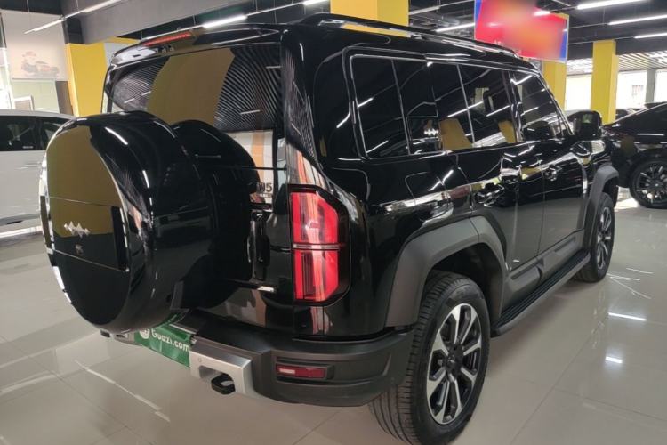 Used Formula Leopard 5 2023 Navigator Edition Rear Right 45 Deg