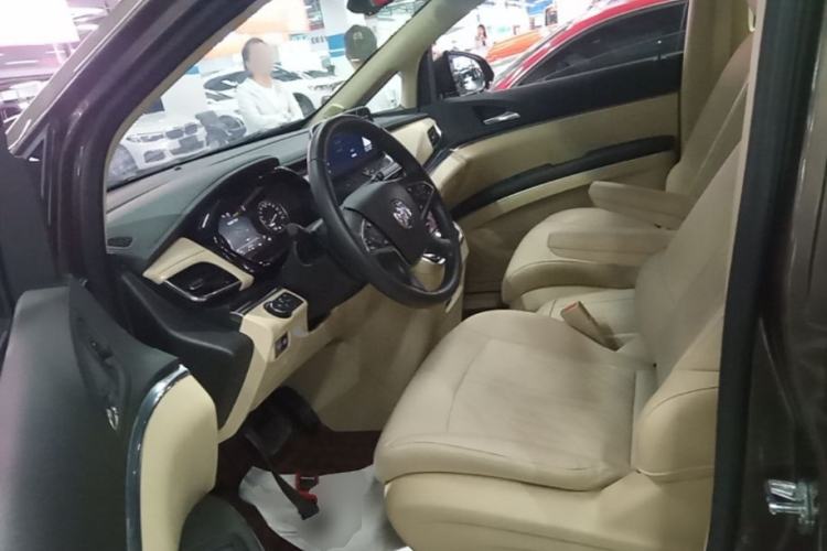 Used Buick GL8 2023 Facelifted Land Cruiser Executive Luxury Version
