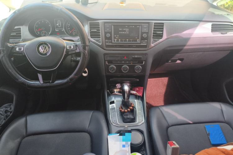 Used Volkswagen Golf Sportsvan 2016 230TSI Automatic Trend Edition Center Console