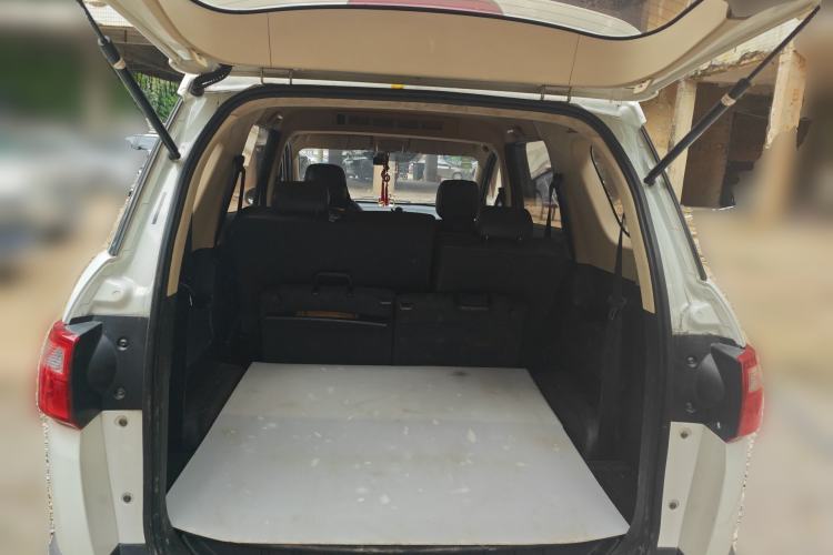 Used Dongfeng Fengon 370 2016 1.5L Manual Luxury 7-Seater Trunk