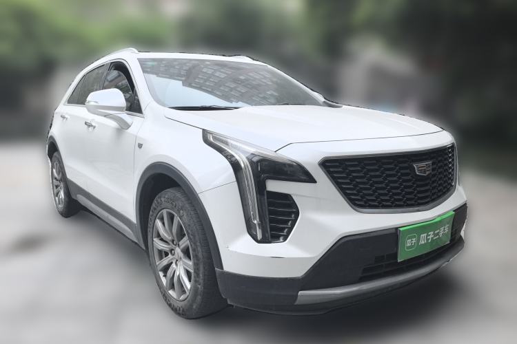 Used Cadillac XT4 2018 28T Two-Wheel-Drive Luxury Model Front Right 45 Deg