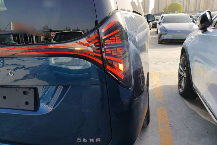 Used Geely Galaxy LEVC L380 2024 140-Degree 6-Seater All-Wheel-Drive Ultra