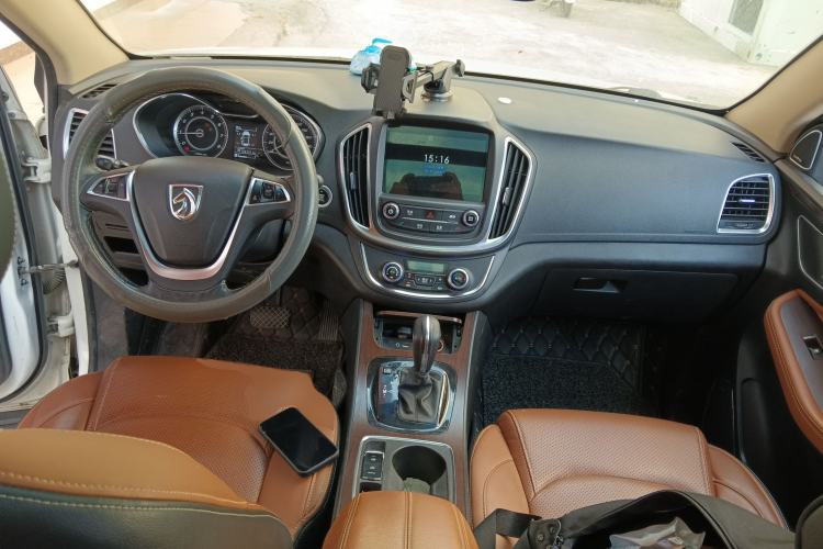 Used Baojun 560 2017 Rhythmic Edition 1.8L iAMT Prestige Model Center Console