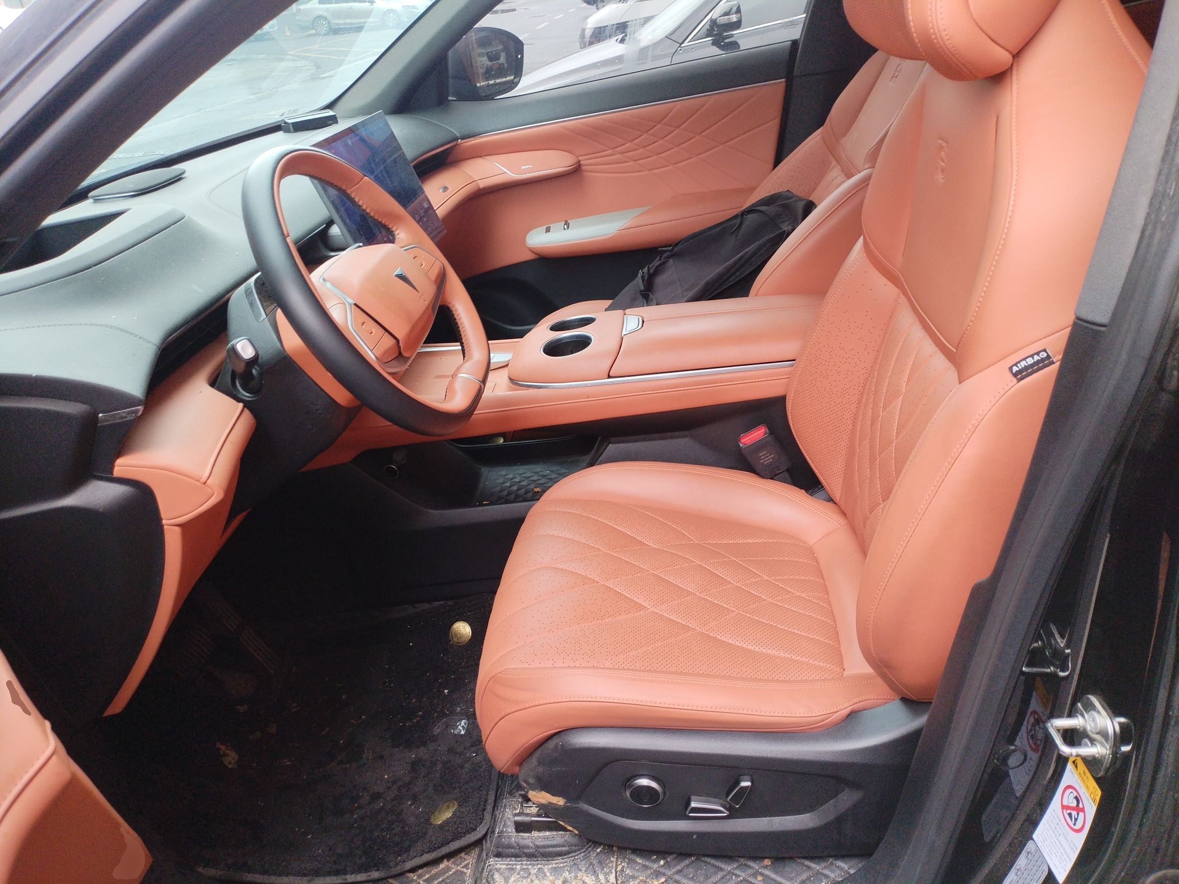 المقاعد الأمامية داخل السيارة