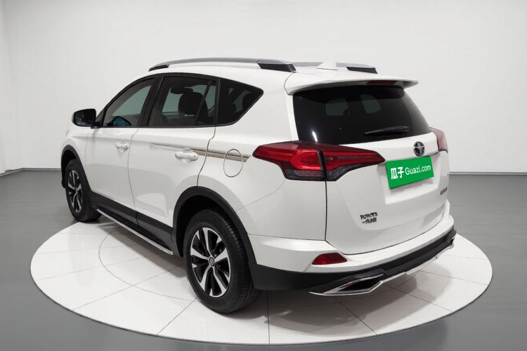 Used Toyota RAV4 2016 2.0L CVT Two-Wheel Drive Fashion Edition China V Standard
