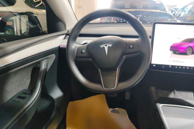 Used Tesla Model Y 2023 Long-Range All-Wheel-Drive Version Steering Wheel