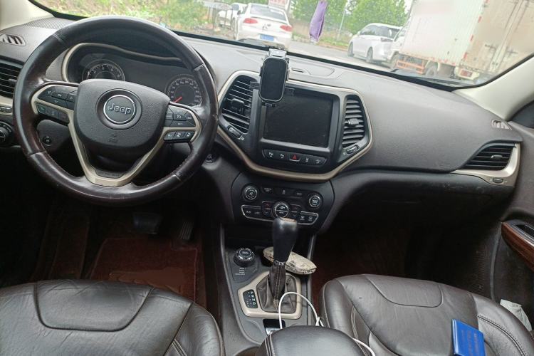 Used Jeep Cherokee 2014 2.4L Luxury Edition
