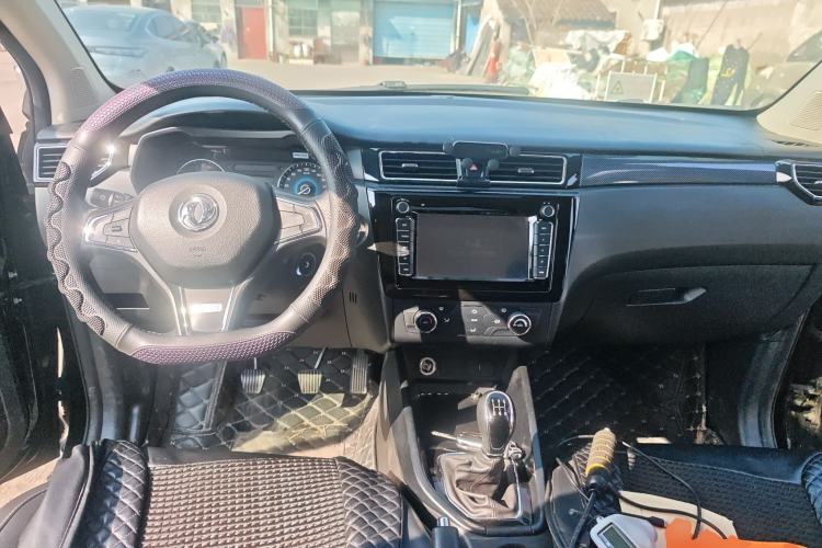 Used Dongfeng Fengon 580 2017 1.8L Manual Comfort Model Center Console