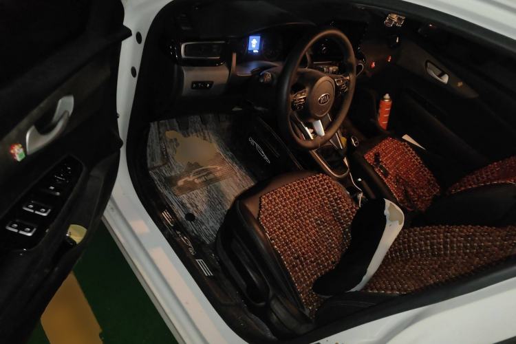 Used Kia Forte 2018 1.6L Manual Value Edition with Sunroof Driver Seat