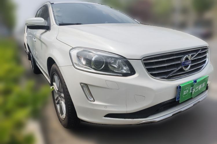 Used Volvo XC60 2015 T5 Smart Upgrade Model Front Right 45 Deg