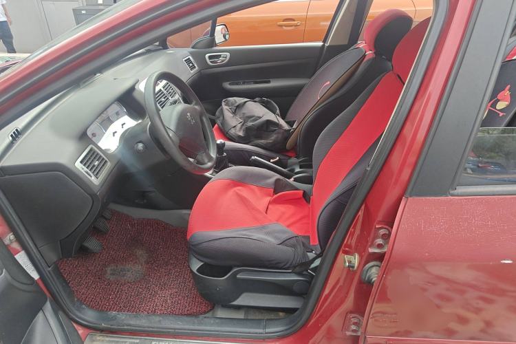 Used Peugeot 307 2008 Hatchback 1.6L Manual Deluxe Edition Left Front Seat