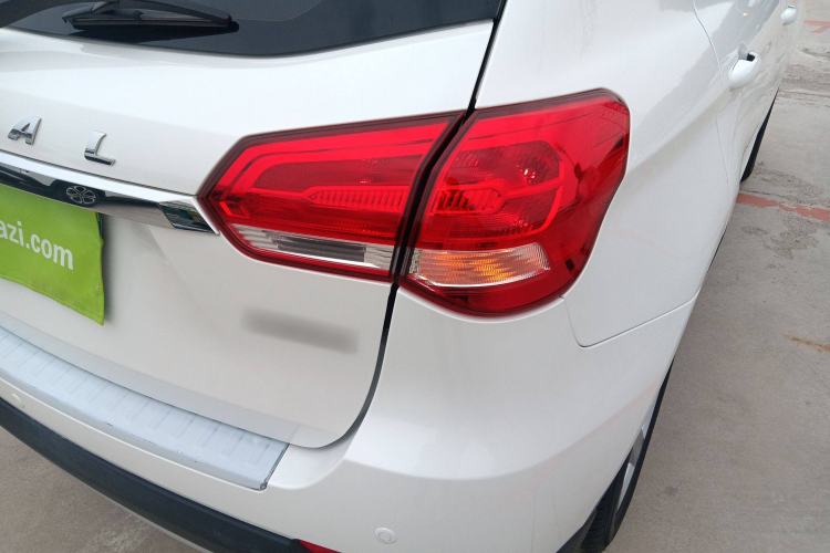 Used Haval H2 2018 Chuanxiang Edition Blue Badge 1.5T Dual-Clutch Two-Wheel Drive Fashionable Model