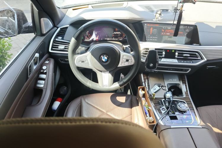 Used BMW X5 2022 xDrive 40Li M Sport Package Steering Wheel