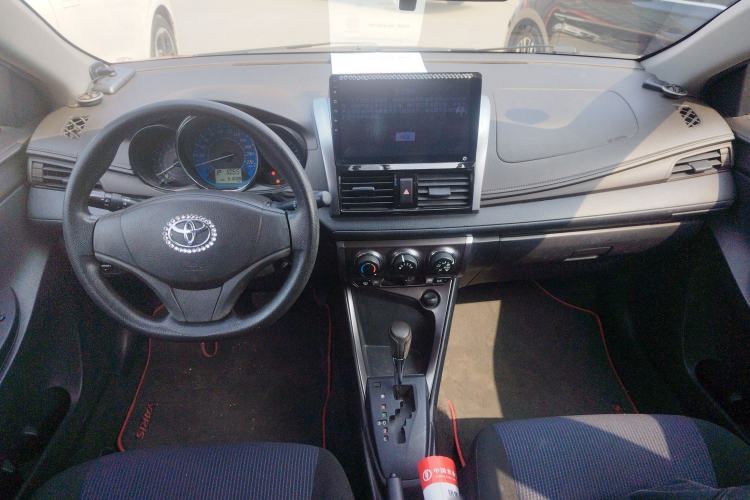 Used Toyota YARiS L Zhi Xuan 2014 1.3E Automatic Charm Edition Center Console