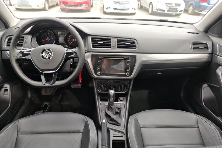 Used Volkswagen Lavida 2015 1.6L Automatic Comfort Edition
