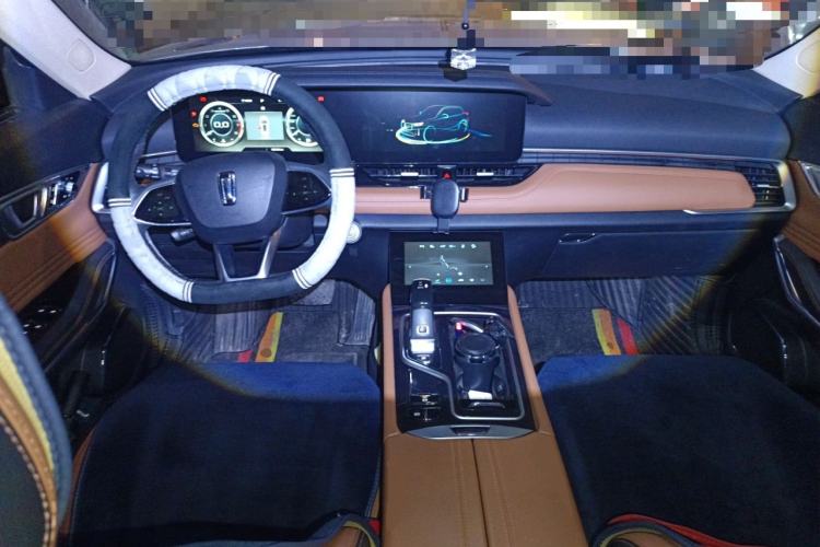 Used Bestune T99 2022 20TD Automatic Sport Premium Edition Center Console