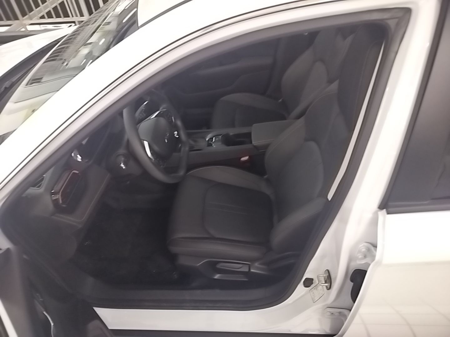Dongfeng Aeolus Yixuan GS 2025 Mach-Edition 1.5L Automatic Starry Edition — снимка 18