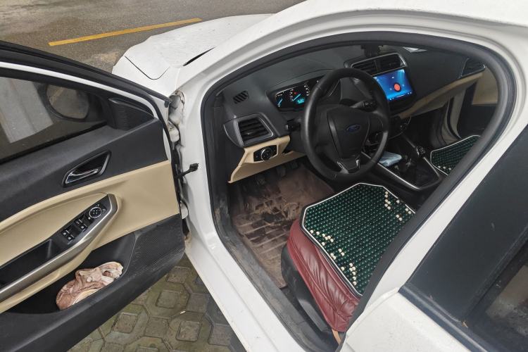 Used Ford Escort 2015 1.5L Manual Comfort Model
