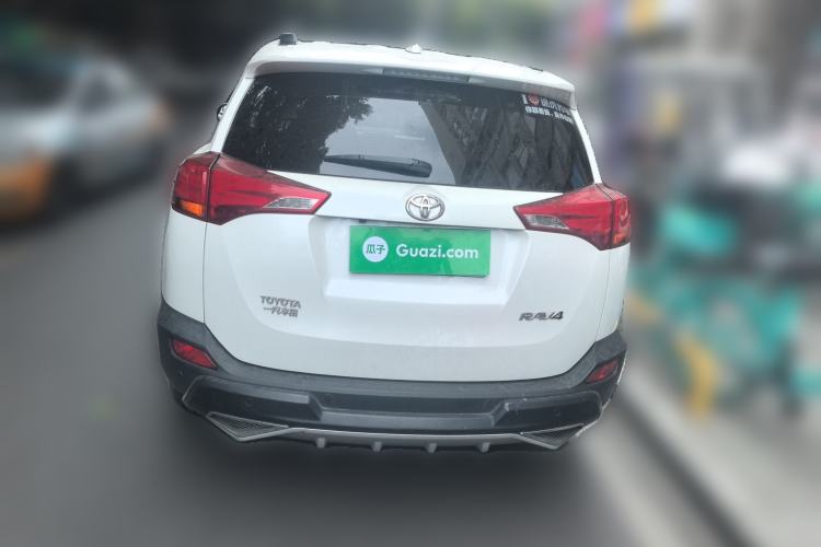 Used Toyota RAV4 2015 2.0L CVT Two-Wheel Drive Fashion Edition Rear