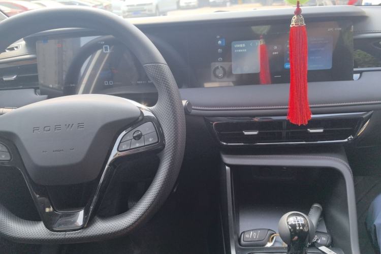Used Roewe i5 2026 Model 1.5L Manual Comfort Version Center Console