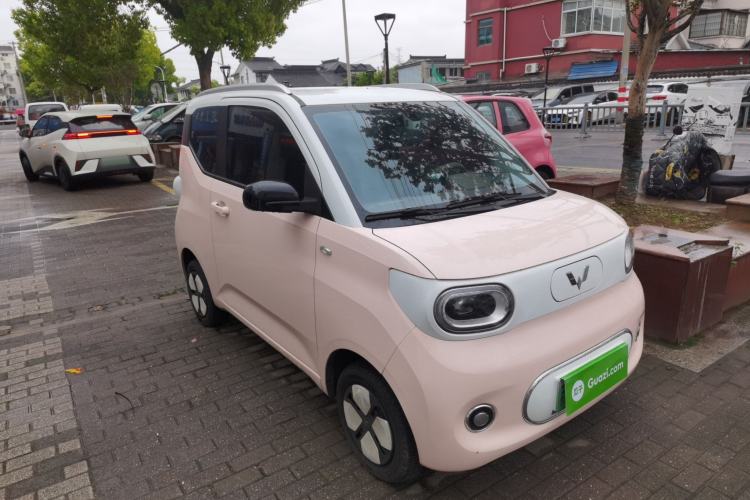 Used Wuling Hongguang MINIEV 2024 3rd Generation 215km Advanced Version Front Right 45 Deg