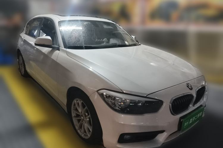 Used BMW 1 Series 2018 118i Leading Model Front Right 45 Deg