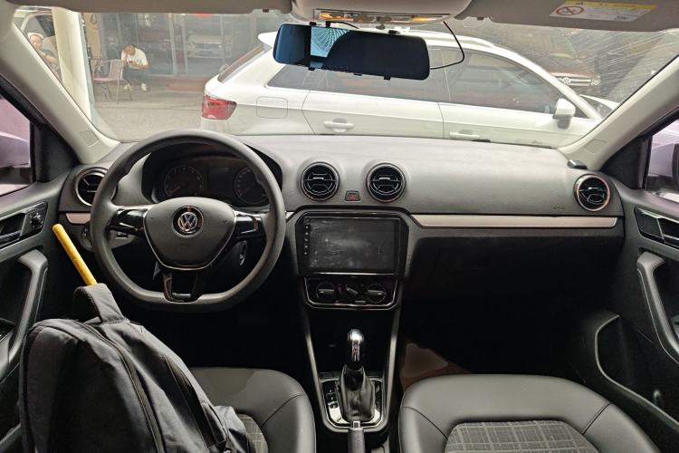 Used Volkswagen Jetta 2017 1.5L Automatic Comfort Model Center Console