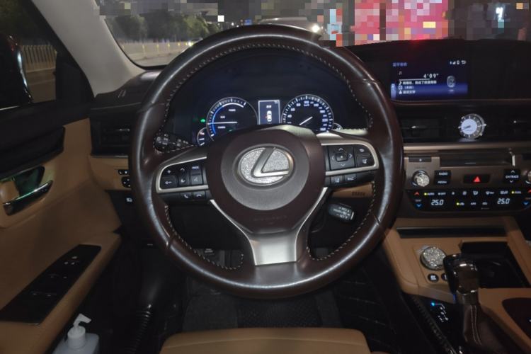 Used Lexus ES 2015 300h Comfort Edition