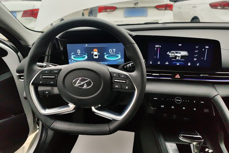 Used Hyundai Elantra 2021 1.5L CVT TOP Flagship Edition Center Console