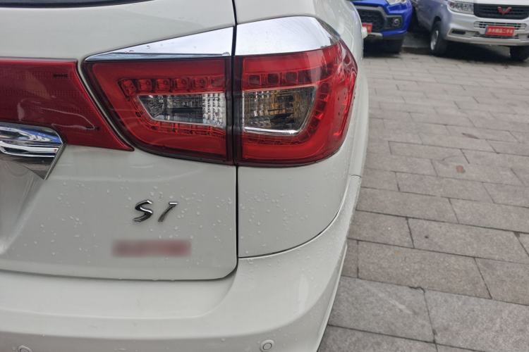 Used BYD S7 2016 2.0T Automatic Prestige Plus Right Rear Taillight