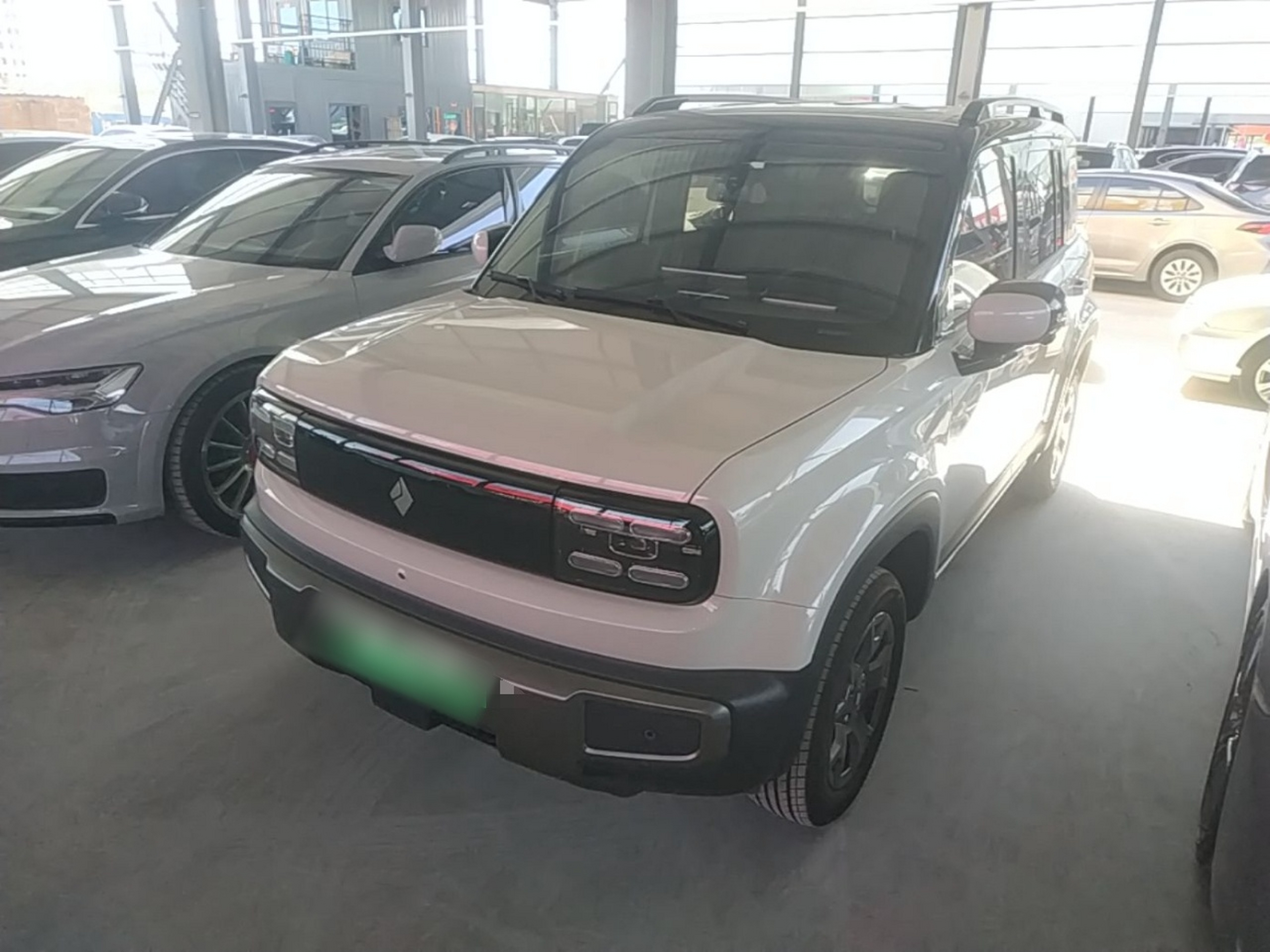 Под передней частью автомобиля