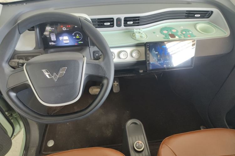 Used Wuling Hongguang MINIEV 2022 Macaron Premium Model – Lithium Ternary Battery Center Console
