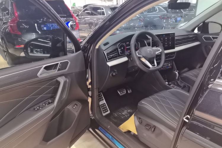 Used Volkswagen Tiguan L 2024 Outstanding Model 330TSI Automatic Two-Wheel Drive R-Line Dragon Glory Edition